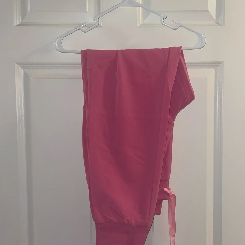 Figs F-ing Pink Scrub set - Picture 2 of 2